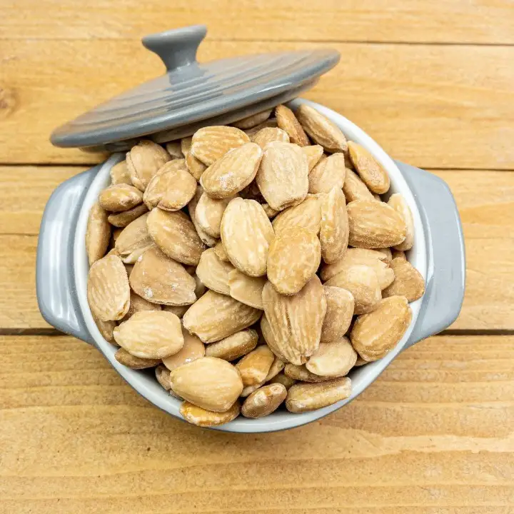 Fried Salted Almonds (1Kg)